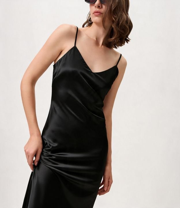 Vestido Slip Satinado con Breteles Finos 2