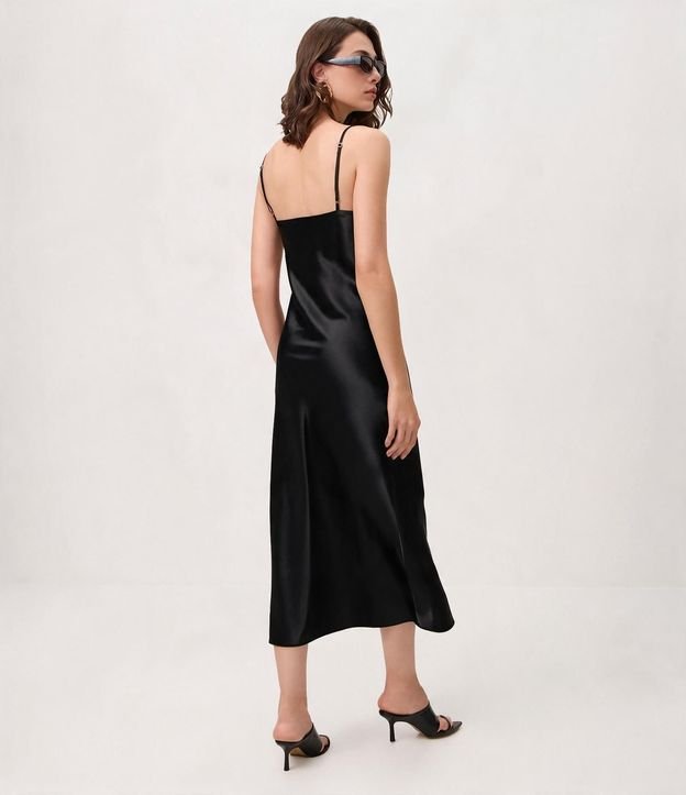 Vestido Slip Satinado con Breteles Finos 3
