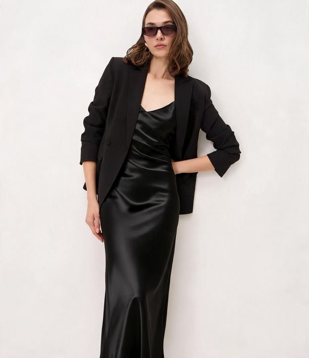 Vestido Slip Satinado con Breteles Finos 4