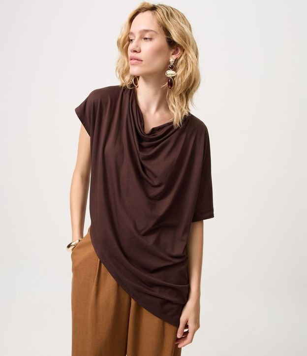 Blusa Asimétrica con Efecto Drapeado en el Escote