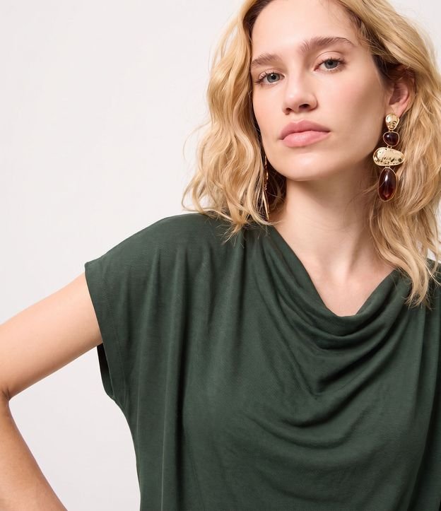 Blusa Asimétrica con Efecto Drapeado en el Escote
