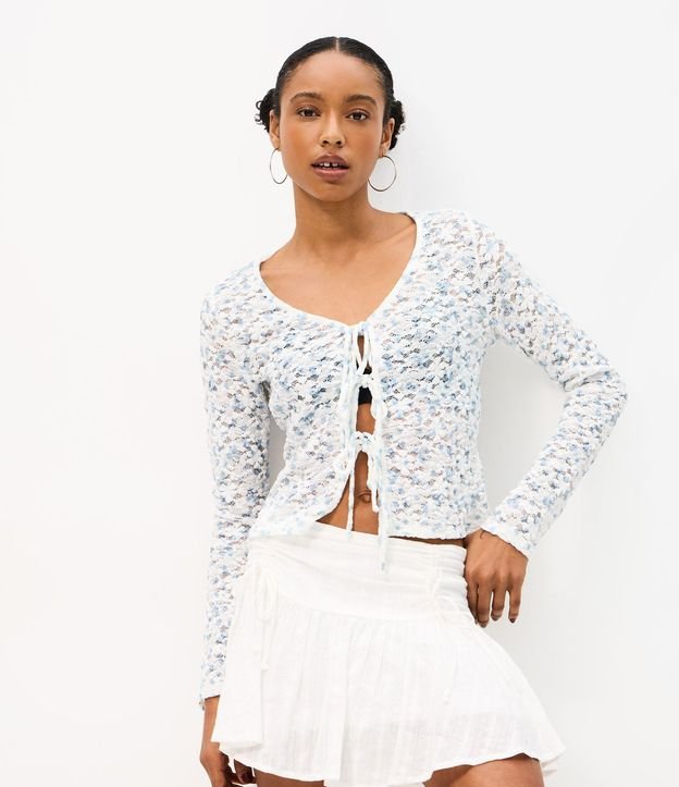 Blusa en Encaje Floral con Amarraciones Delanteros