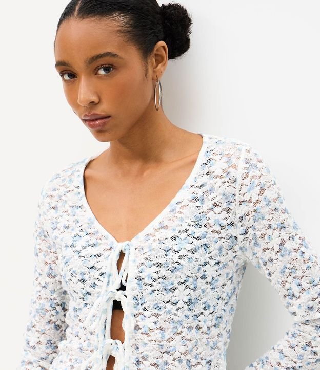 Blusa en Encaje Floral con Amarraciones Delanteros 3