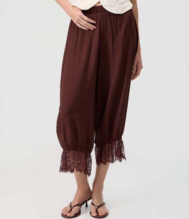 Pantalón Bloomer en Viscosa Crinkle con Bajo Rendada 2