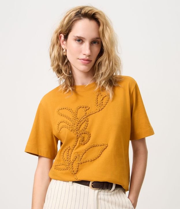 Blusa en Algodón con Bordado Floral Aplicado