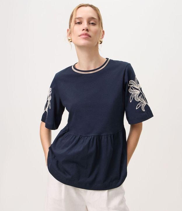Blusa en Algodón con Bordados Florales en las Mangas