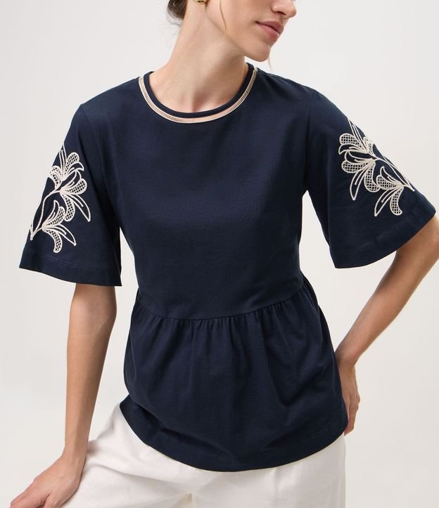 Blusa en Algodón con Bordados Florales en las Mangas 3