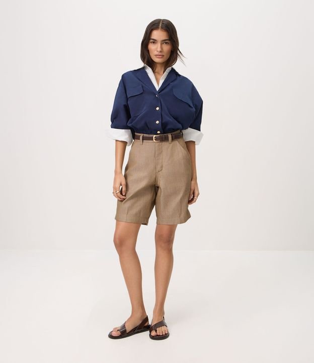 Short Midi  em Jeans Alfaiatado con Fecho de Gancho