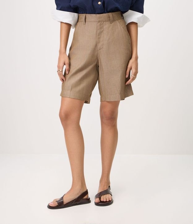 Short Midi  em Jeans Alfaiatado con Fecho de Gancho 3