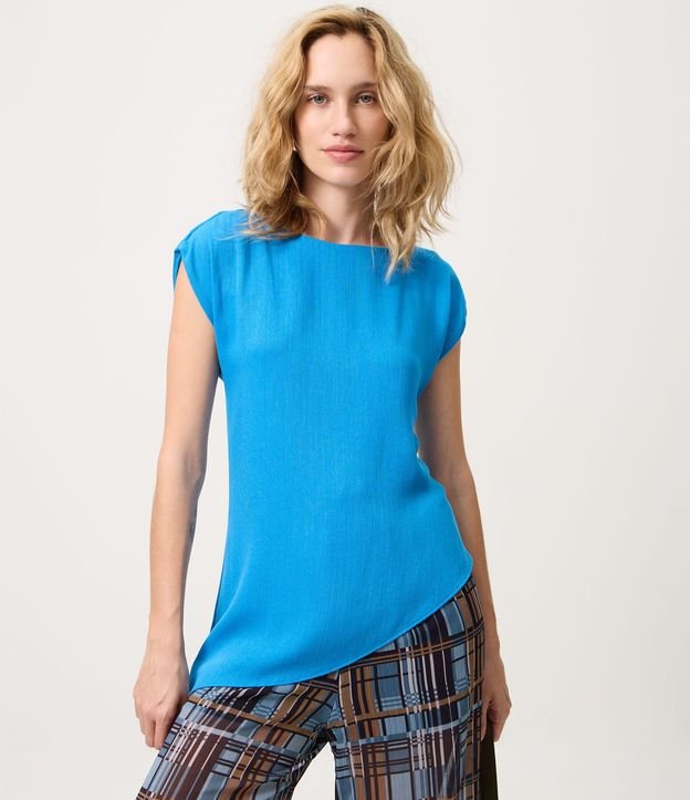 Blusa en Viscosa con Bajo Asimétrica