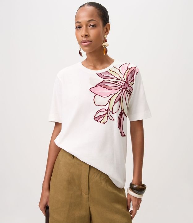 Blusa en Algodón con Bordado Floral Localizado