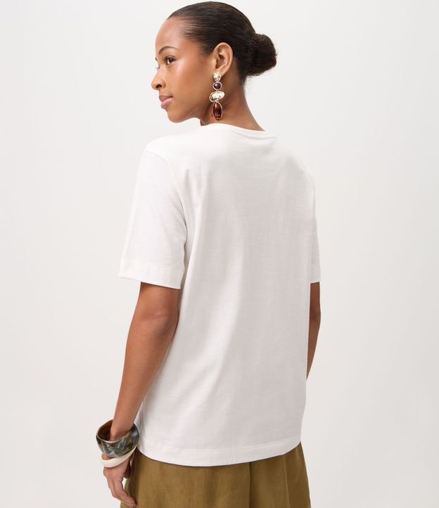 Blusa en Algodón con Bordado Floral Localizado 4