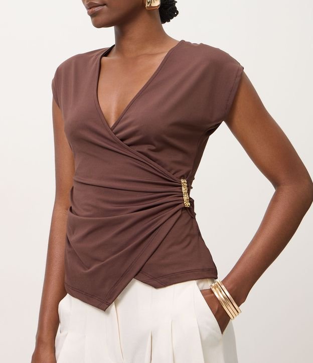 Blusa Traspasada con Adorno Metalizado 3