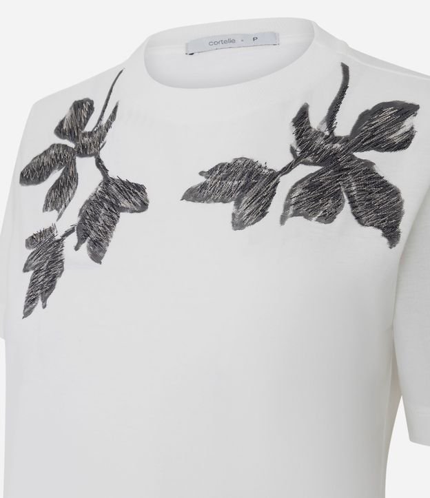 Remera en Algodón con Bordado Floral en los Hombros 6