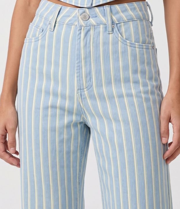 Pantalón Recto Cropped en Sarga con Estampa Rayada 3