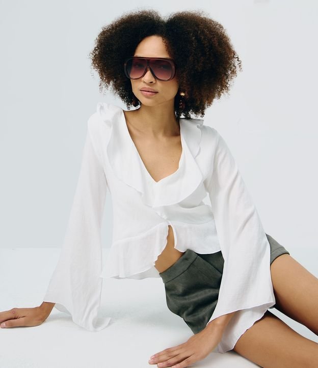 Blusa en Viscolino con Volaados Delanteros y Manga Murciélago