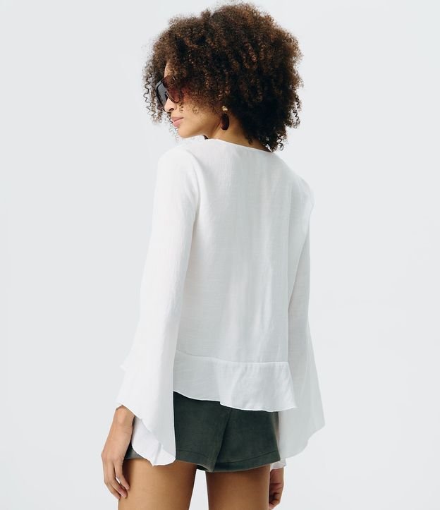 Blusa en Viscolino con Volaados Delanteros y Manga Murciélago 4