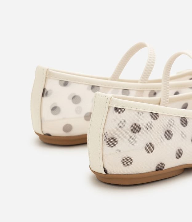 Zapatilla en Tela de Lunares con Punta Redonda y Lazo 5