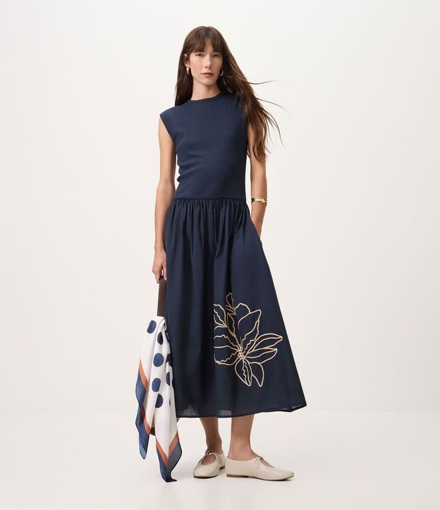 Vestido Midi en Rib con Bordado Floral 1