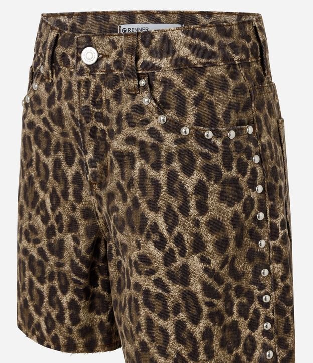 Short Relaxed en Sarga con Estampa de Animal Print y Tachuelas 7