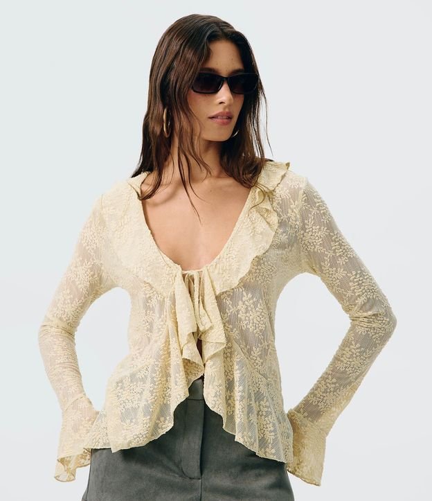 Blusa en Encaje con Volados y Lazo Delantero
