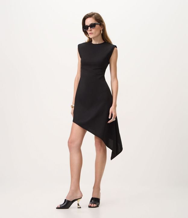 Vestido con Bajo Asimétrica