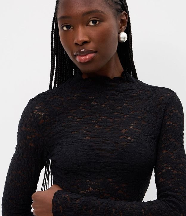 Blusa Segunda Piel en Encaje con Cuello Alto 3