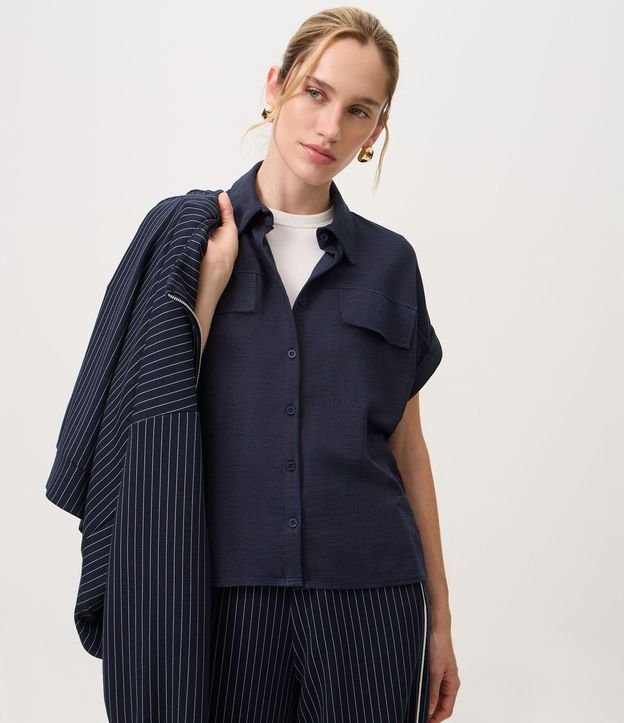 Blusa en Piquet Texturizada con Bolsillos Delanteros