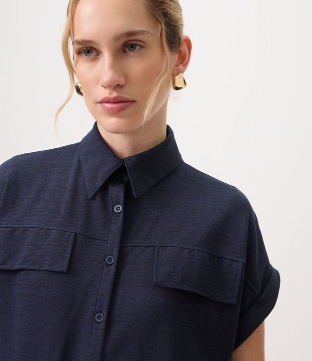 Blusa en Piquet Texturizada con Bolsillos Delanteros 3