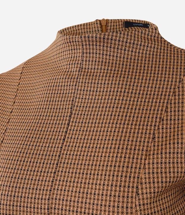 Blusa en Ponto Roma con Estampa de Cuadros y Recortes Estructurados 2