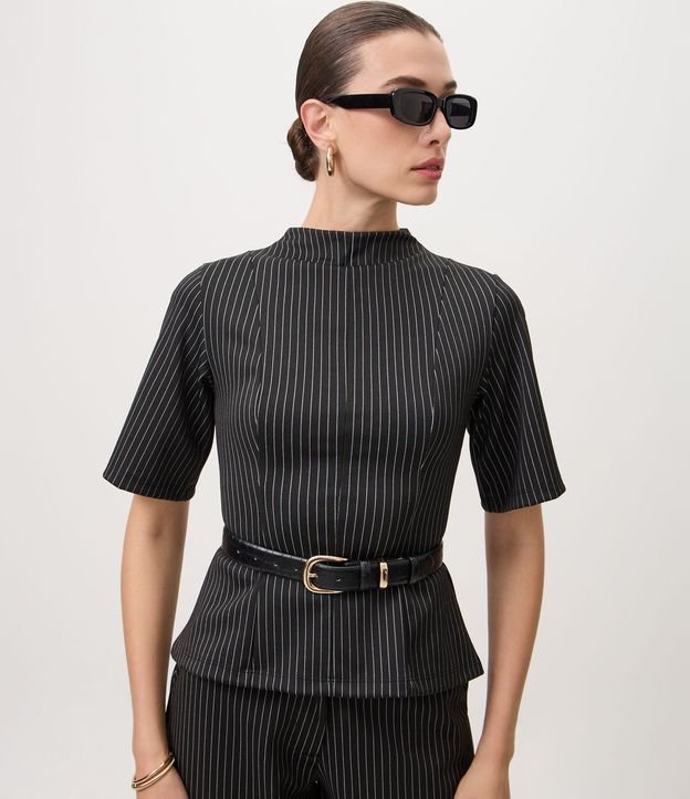 Blusa con Estampa Raya de Tiza y Recortes Estructurados 1