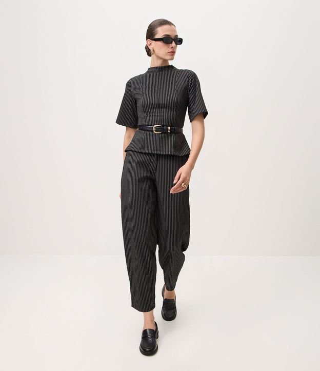 Blusa con Estampa Raya de Tiza y Recortes Estructurados 2