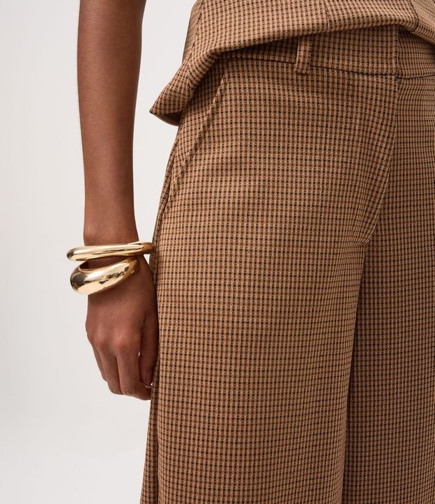 Pantalón Barrel en Punto Roma con Estampado de Cuadros 4