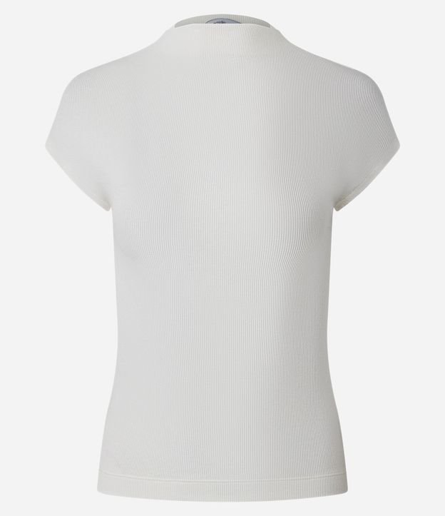Blusa en Rib con Cuello Alto y Hombros Amplios