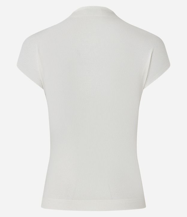 Blusa en Rib con Cuello Alto y Hombros Amplios 3