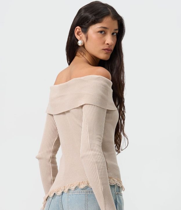 Blusa Hombro a Hombro en Punto Canelado con Bajo Asimétrico de Encaje 4