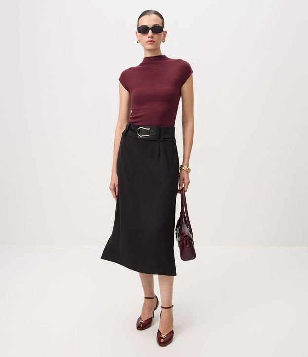 Blusa en Rib con Cuello Alto y Hombros Amplios 2