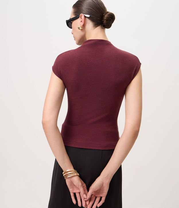 Blusa en Rib con Cuello Alto y Hombros Amplios 4