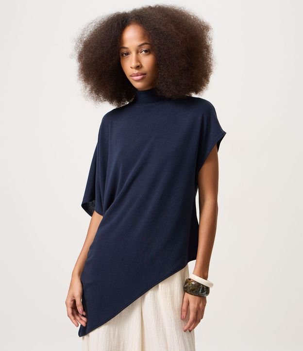 Blusa Asimétrica en Malla con Cuello Alto