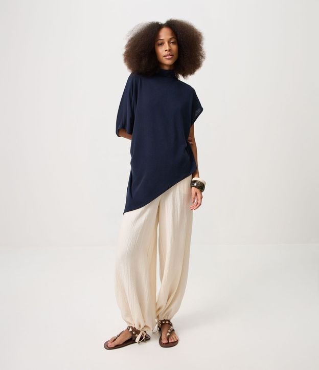 Blusa Asimétrica en Malla con Cuello Alto 2
