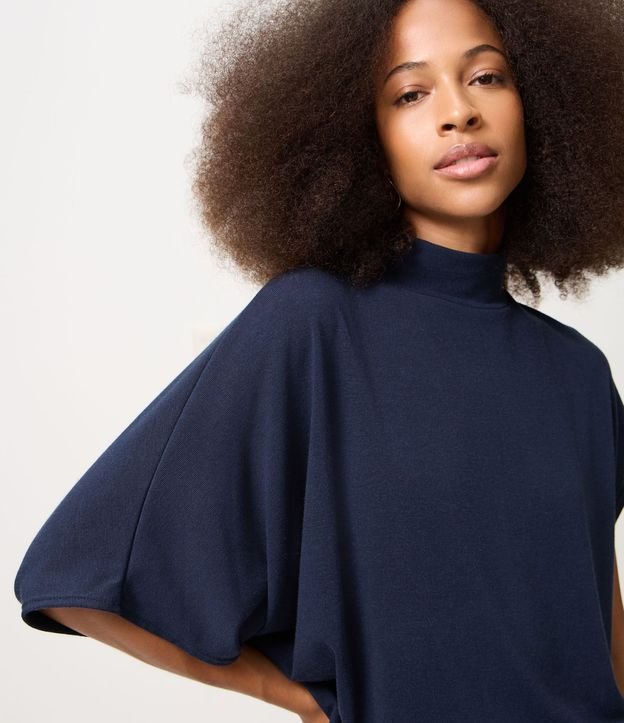 Blusa Asimétrica en Malla con Cuello Alto 3