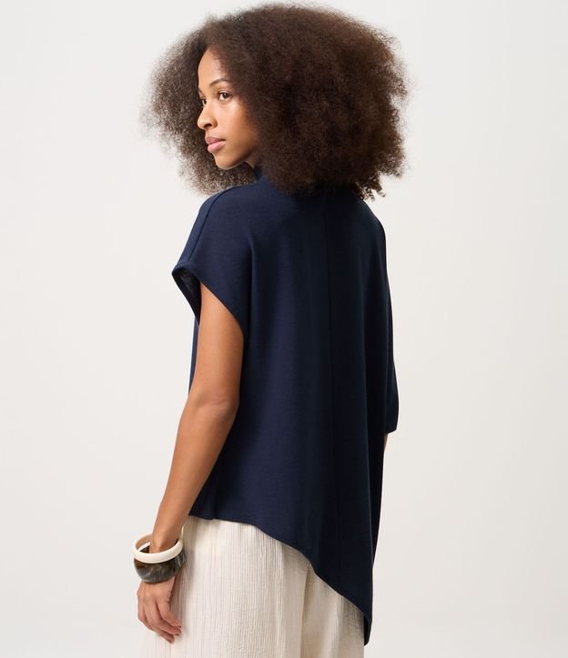 Blusa Asimétrica en Malla con Cuello Alto 4
