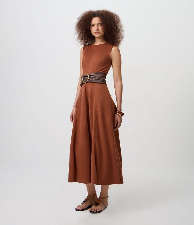 Vestido Midi en Gamuza con Recortes Estructurados