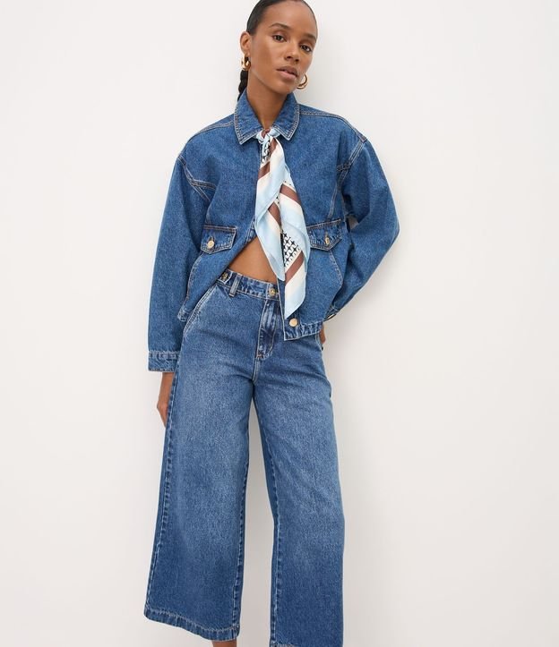 Pantalón Wide Cropped en Jeans con Cintura Alta y Abotonamentos 2