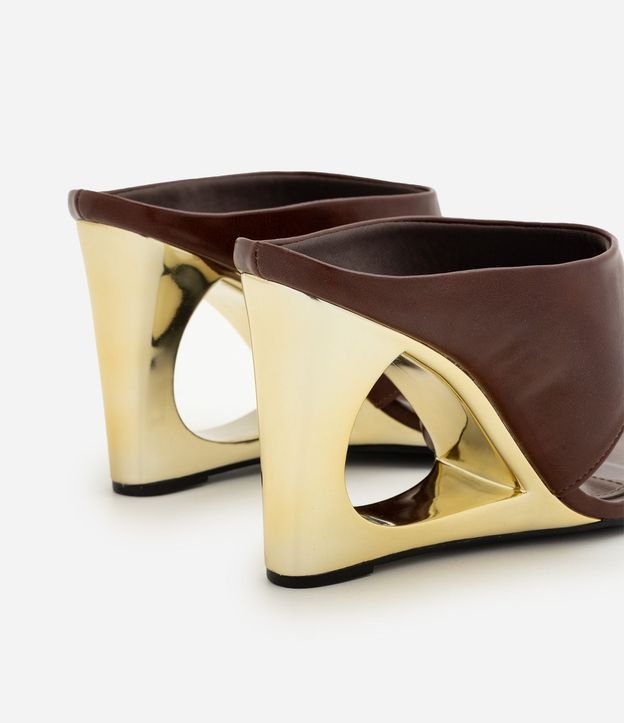 Sandalia Mule en PU con Salto Anabela Metalizado 4
