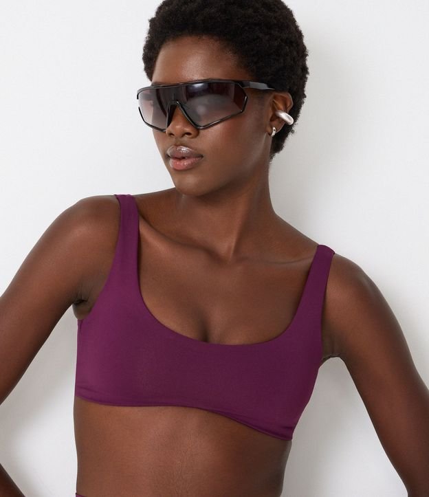 Top Corto Deportivo con Detalle de Ondas