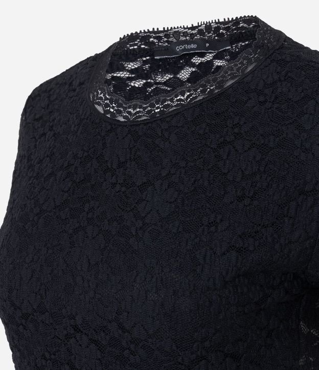 Blusa en Encaje con Bajo Asimétrico 2