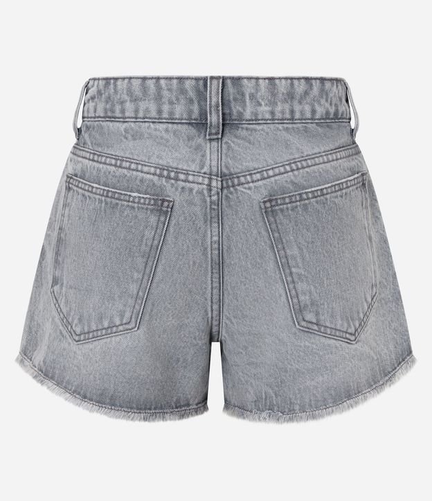 Short en Jeans con Terminación Deshilachada y Rotos 2