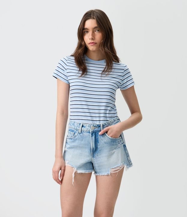 Short en Jeans con Terminación Deshilachada y Rotos 1
