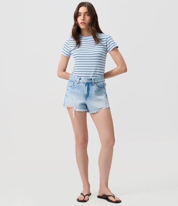 Short en Jeans con Terminación Deshilachada y Rotos 2